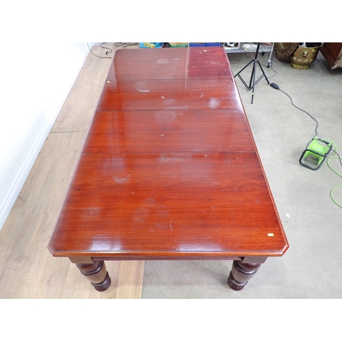 462 - A 19th Century style mahogany wind-out extending Dining Table on turned supports (no winder) 7ft 4in... 