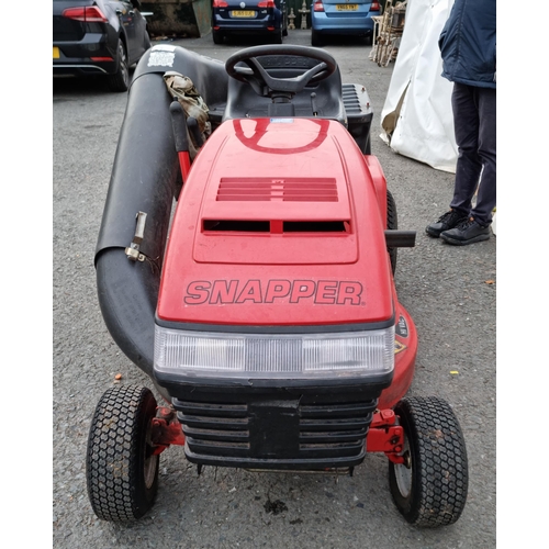 570 - A Snapper LT1533 Hydro rear discharge ride on Mower