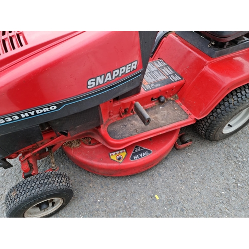 570 - A Snapper LT1533 Hydro rear discharge ride on Mower