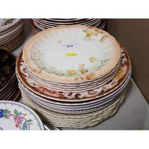 614 - A quantity of various decorative Plates and Bowls