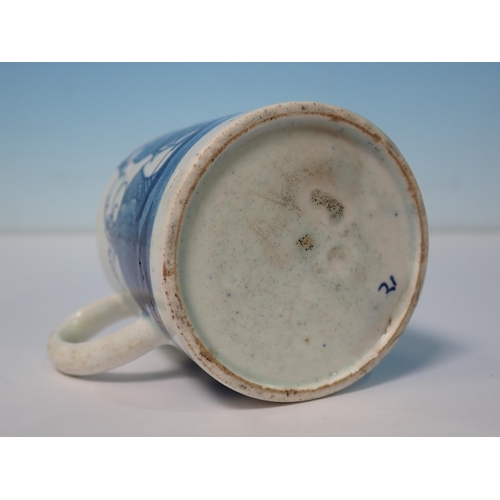 668 - An 18th Century Worcester blue and white Coffee Can decorated Oriental figures fishing, 6cms H, smal... 