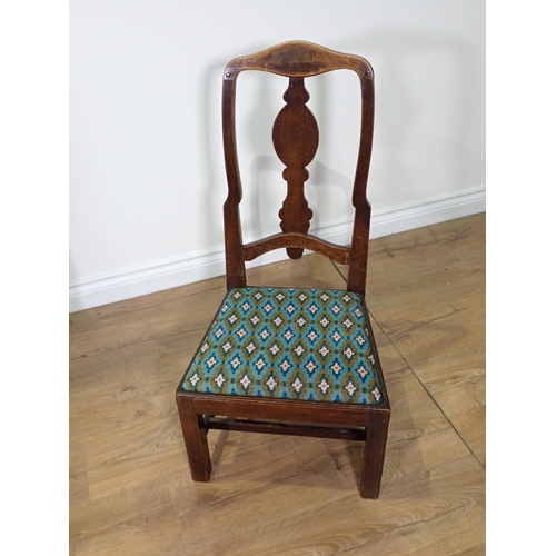 799 - An antique oak child's Chair with splat back