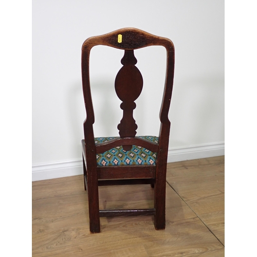 799 - An antique oak child's Chair with splat back