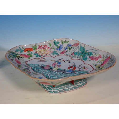 824 - A Chinese lozenge shaped Dish with floral and butterfly decoration, a rectangular Dish and two Sauce... 