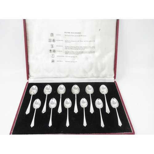 113 - Six Elizabeth II silver Tea and Coffee Spoons, dog nose pattern with assay marks for London, Edinbur... 