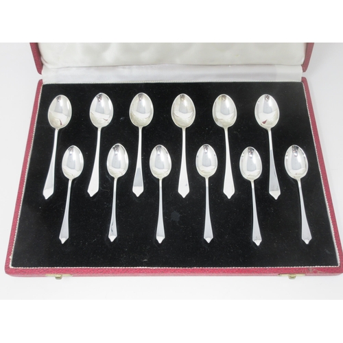 113 - Six Elizabeth II silver Tea and Coffee Spoons, dog nose pattern with assay marks for London, Edinbur... 