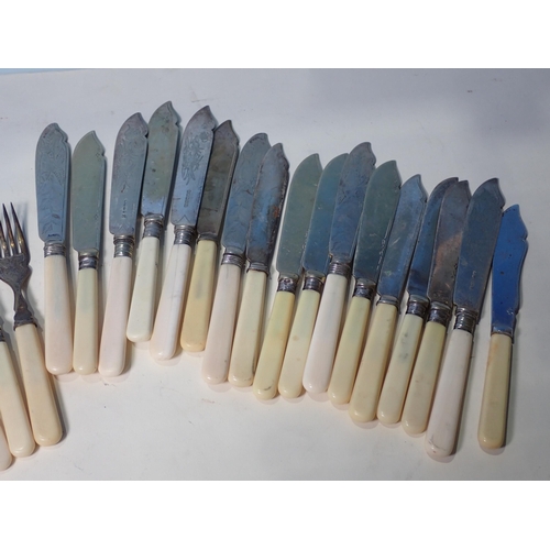 294 - A quantity of plated fish Cutlery