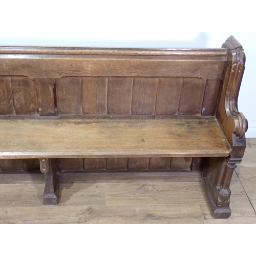 560 - An antique oak Church Pew 6ft 6in W x 3ft H