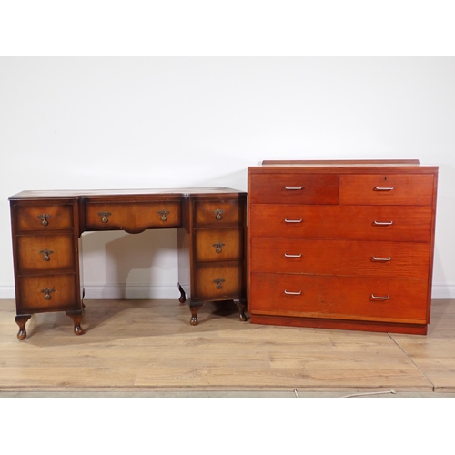 566 - A modern Chest of two short and three long drawers and a Dressing Table