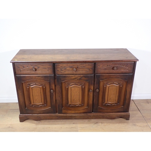 579A - An oak veneered Sideboard