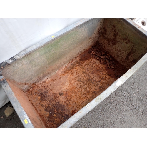 733 - A galvanised Trough 3ft 10in W