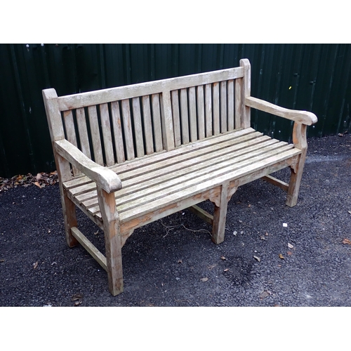 747 - A wooden Garden Bench 5ft W