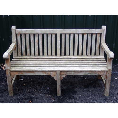 747 - A wooden Garden Bench 5ft W