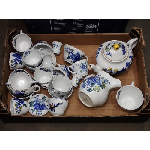 532 - A Spode Tea and Dinner Service