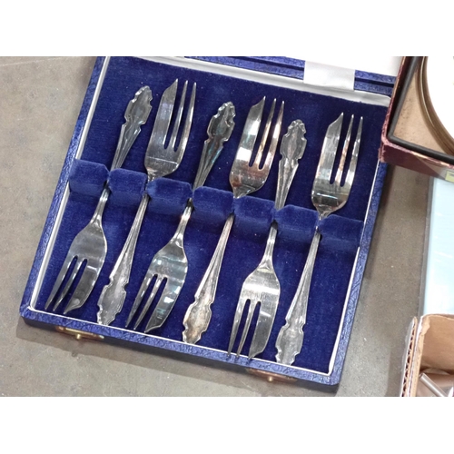 533 - A box of Cutlery, Plated items and a Jigsaw Puzzle