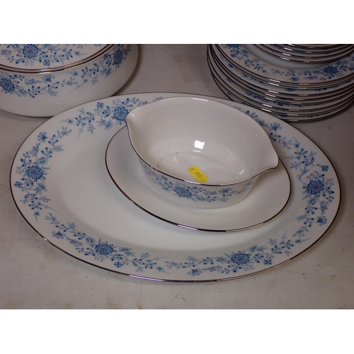 553 - An 'Anthea' part Dinner Service