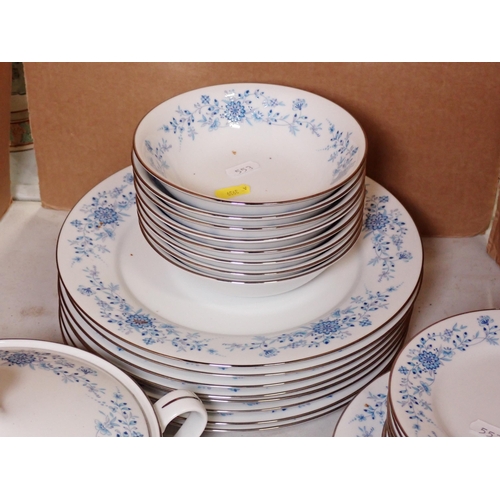 553 - An 'Anthea' part Dinner Service