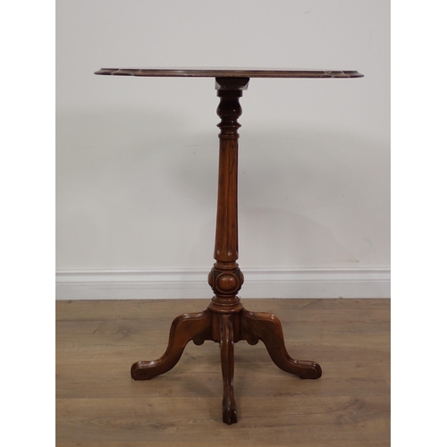 576 - A Victorian walnut Pillar Table with shaped top on quadruple base 2ft 5in H x 1ft 11in W