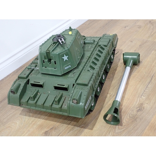 264 - A large plastic model of a U.S. Tank