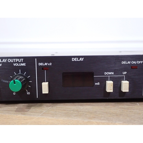 394 - A Roland Digital Delay SDE2000 with manual (passed PAT)