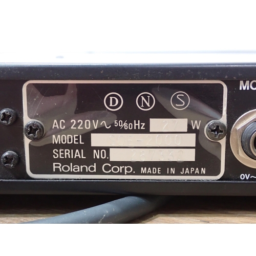 394 - A Roland Digital Delay SDE2000 with manual (passed PAT)