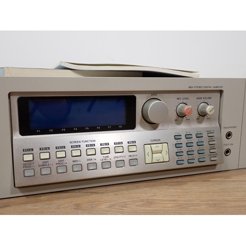 396 - An Akai Professional S3000 Sampler with manual (passed PAT)