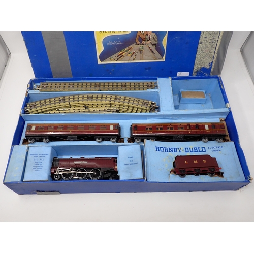 213 - A Hornby-Dublo 00 gauge 3-rail 'Duchess of Atholl' Passenger Set in damaged box