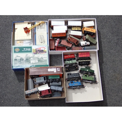 215 - A quantity of 00 gauge Railway including Tri-ang 0-6-0T, six assorted 0-4-0 Shunters, boxed Hornby-D... 