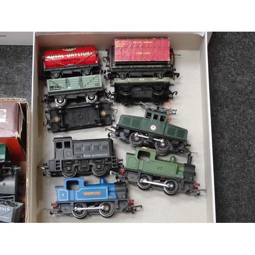 215 - A quantity of 00 gauge Railway including Tri-ang 0-6-0T, six assorted 0-4-0 Shunters, boxed Hornby-D... 