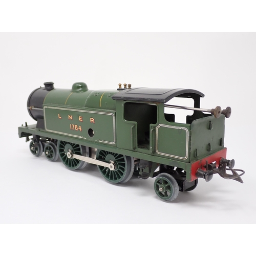 229 - A Hornby 0 gauge No.2 clockwork 4-4-2 Locomotive in L.N.E.R. green livery