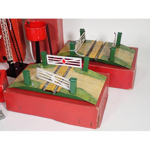 236 - Two boxed Hornby No.2 Junction Signals, an unboxed single arm Signal, boxed No.1 Water Tank, four No... 