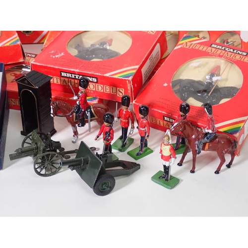 256 - Three boxed Britains sets of Gordon Highlanders, two boxed sets of Black Watch Highlanders, a boxed ... 