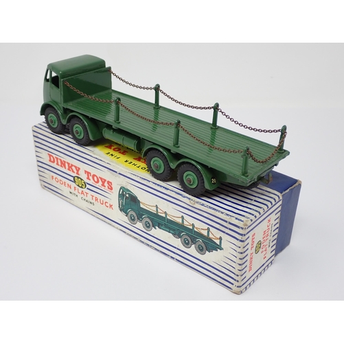 313 - A boxed Dinky Supertoys No.905 green Foden chain side Flat Truck