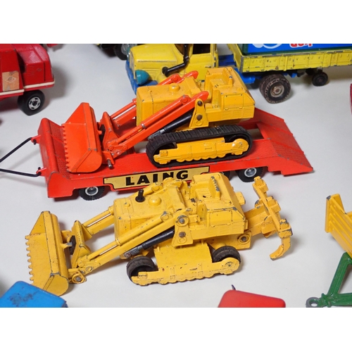 321 - A box of boxed and unboxed diecast Vehicles including Dinky Toys No.571 Mobile Crane, Matchbox Cater... 