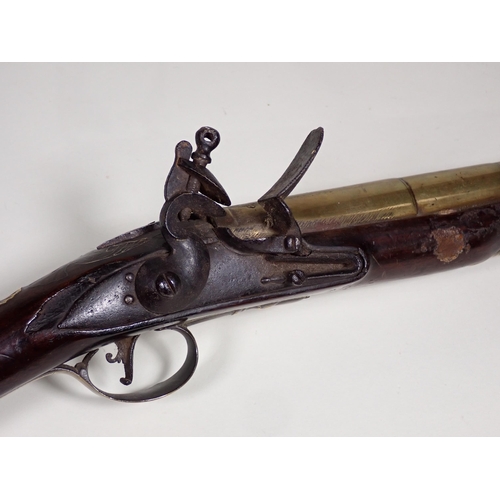 452 - An early flintlock brass barrelled Blunderbuss engraved 'London' on the 16in barrel, significant los... 