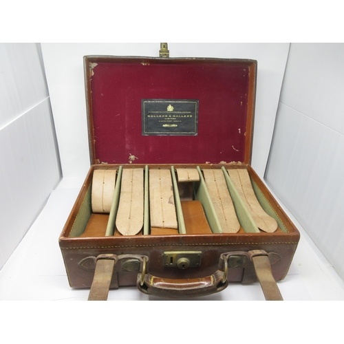 484 - A good quality leather Cartridge Case with six interior divisions having strap lifts, later Holland ... 