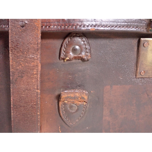 485 - An Army & Navy Cartridge Magazine for 500 cartridges, with leather lifters and velum covered divider... 