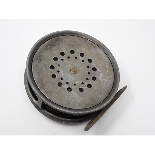 527 - A Hardy Bros. 'Perfect' 3 3/8in Reel made by Thomas Armstrong