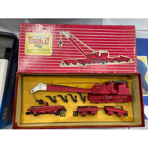 215 - A quantity of 00 gauge Railway including Tri-ang 0-6-0T, six assorted 0-4-0 Shunters, boxed Hornby-D... 