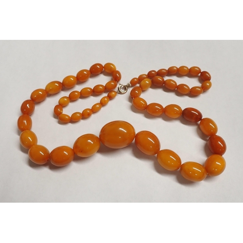 157 - A graduated amber type Bead Necklace, approx 54gms