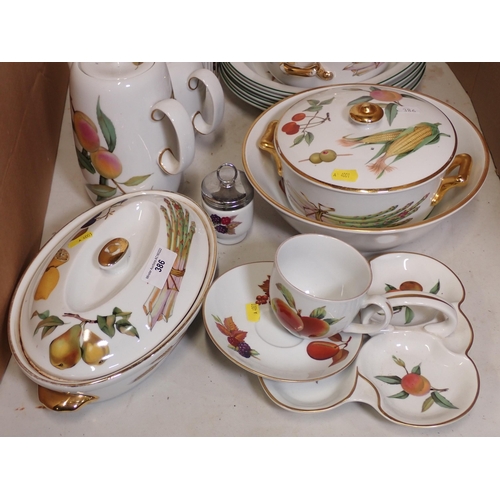 386 - A collection of Royal Worcester 'Evesham' including Tureens, Tea and Coffe Pots, Bowls, etc.