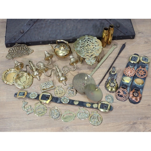 506 - A hammered iron Fire Cowl, a box of brass including Wall Lights and a box of Horse Brasses