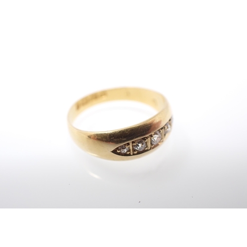 188 - A Victorian Diamond five stone Ring pavé-set graduated old-cut stones in 18ct gold, ring size N