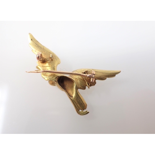 205 - A well modelled Brooch of stork in flight, approx 50mm wide, untested unmarked, approx 12.80gms