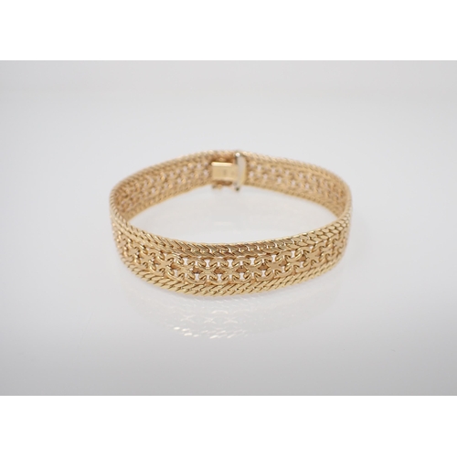 206 - A 9ct gold fancy link Bracelet, 18.50cms long, approx 21.80gms