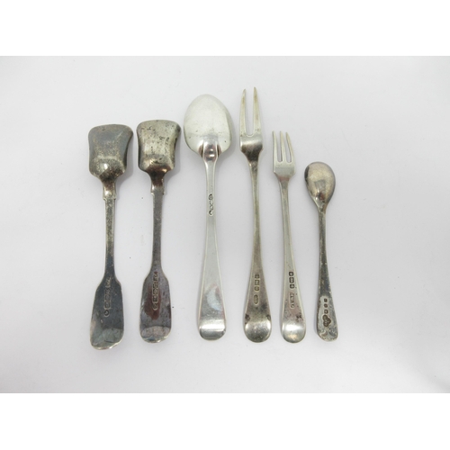 45 - A pair of Victorian Irish silver Salt Shovels, fiddle pattern, Dublin 1846, a Teaspoon, Dublin 1873,... 