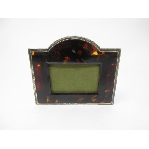 48 - An Edward VII silver and tortoiseshell Photograph Frame, London 1908, approx 5 x 6in