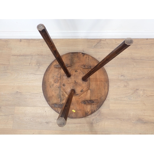 687 - An antique elm circular Cricket Table on three splayed octagonal stick legs 2ft 1 1/2in H x 2ft D