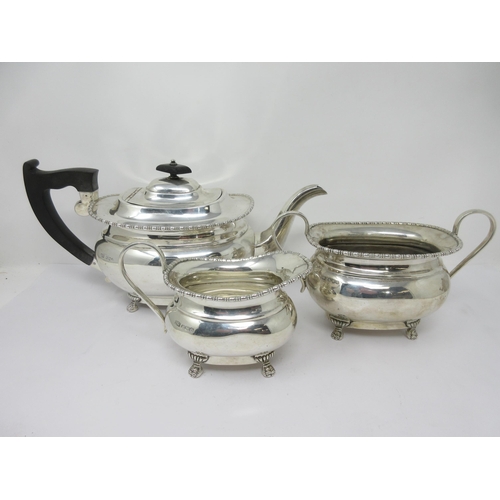 91 - A George VI silver three-piece Tea Service of boat shape with bobbin borders on paw feet, Sheffield ... 