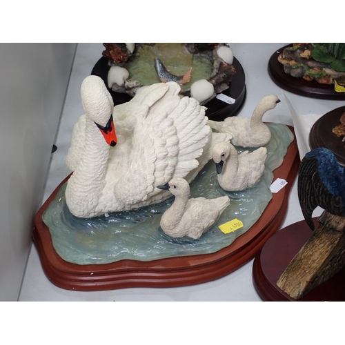 484 - A Juliana collection model of an Eagle, a Border Fine Arts model of Swans, a Country Artists Kingfis... 